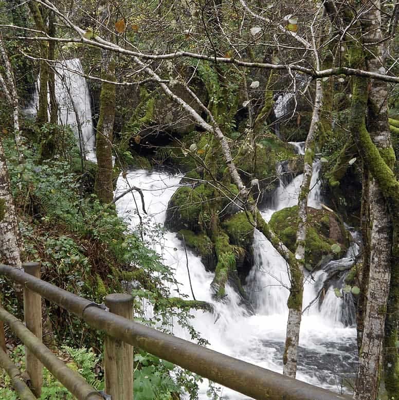 embalses de Galicia - Cascada carretera de Santo Estevo